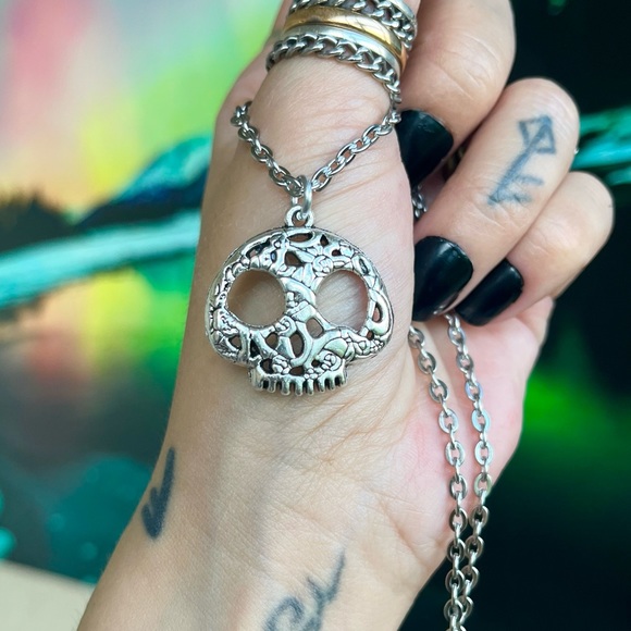 skull set earrings & necklace goth halloween silver plated & stainless steel - Picture 3 of 12